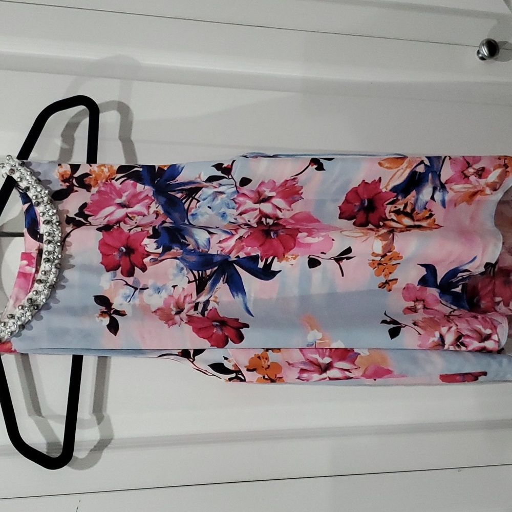 Jennifer Lopez Floral top beautiful
